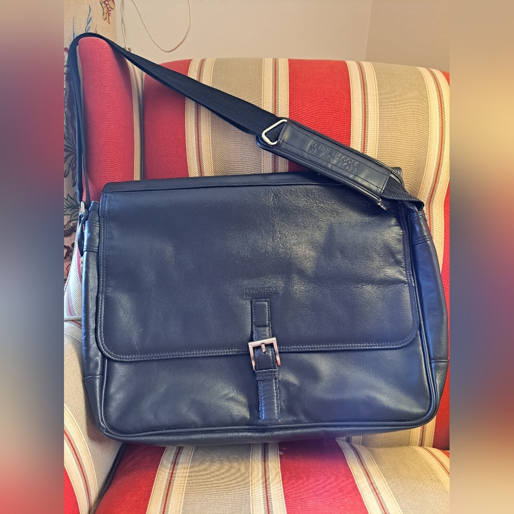 Kenneth Cole Reaction Messenger Bag/ laptop bag